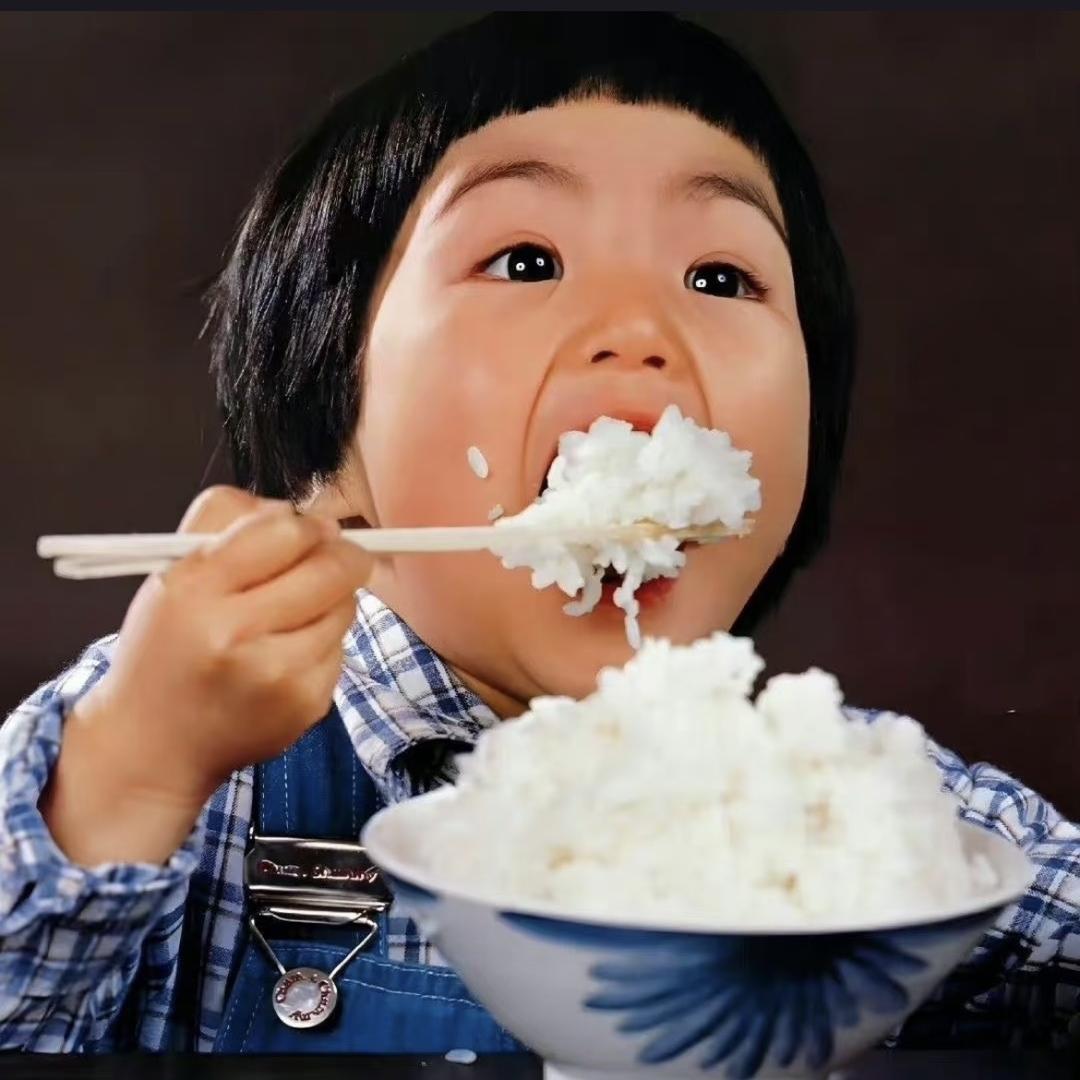 忙着吃吃吃😋