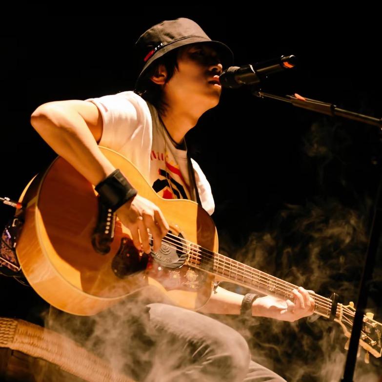 弹哥哥的小吉他🎸