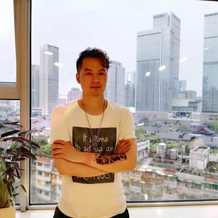 李治言.发型设计