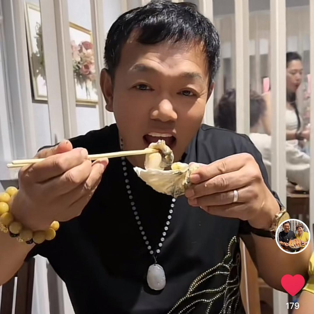大哥爱听戏