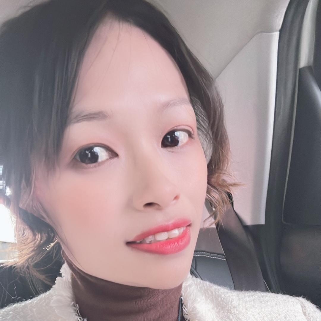 小霞,