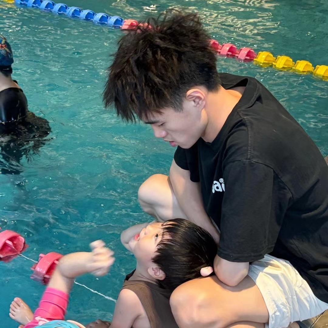 AVH•游泳何教练