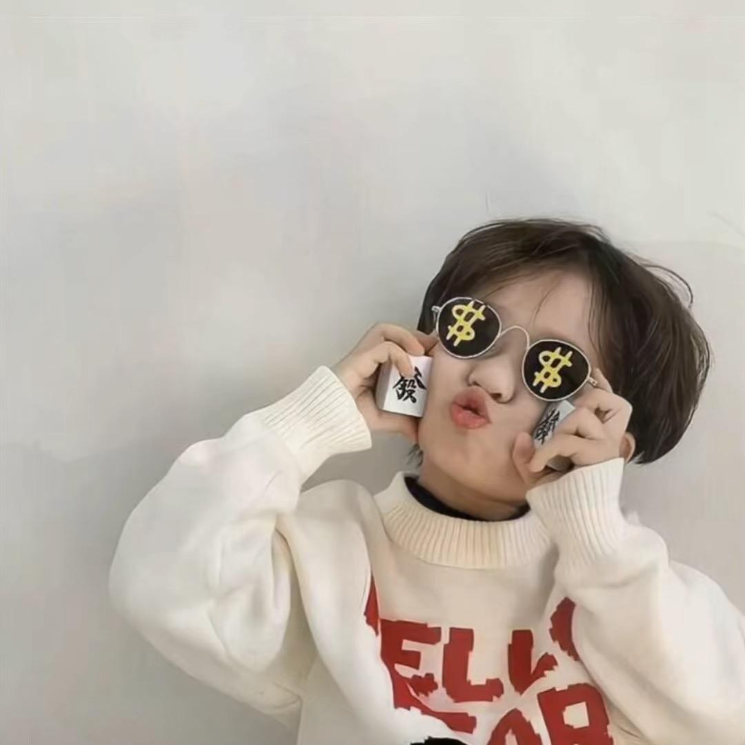 何秀文®
