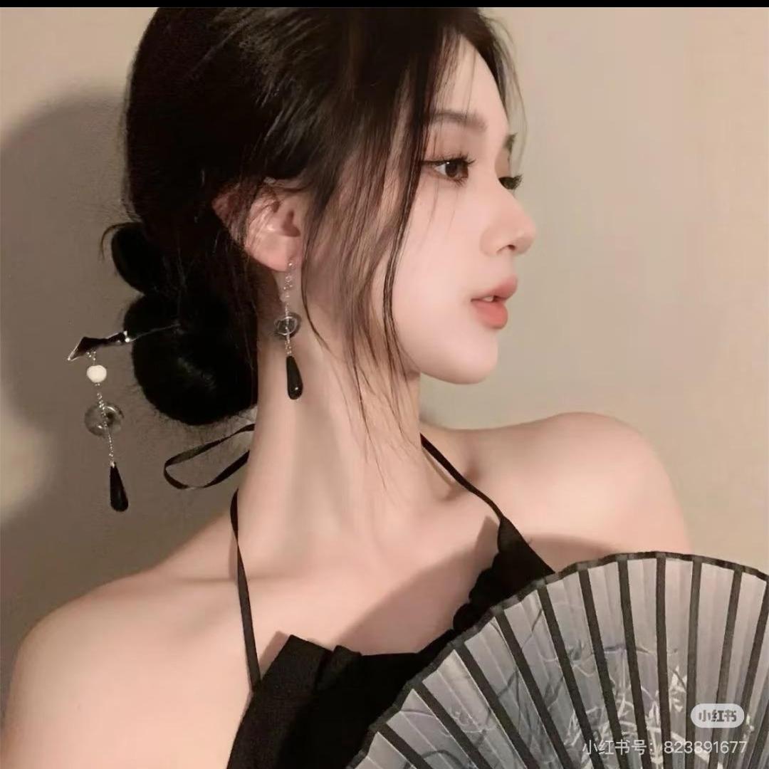 蹲街ぃ看帅哥