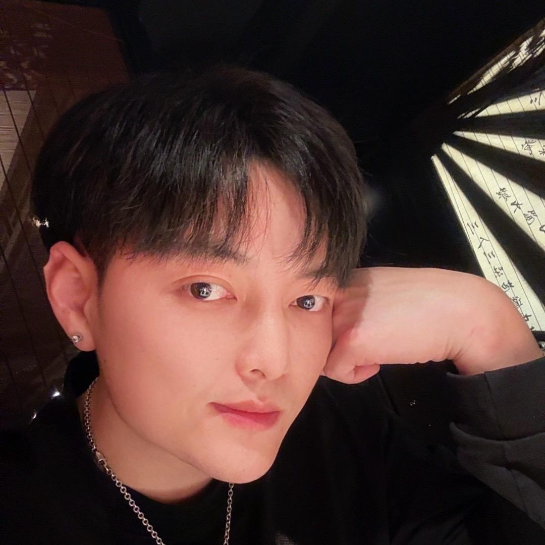 渔跃馨豪☞名流小白