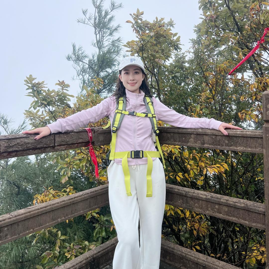 表里如衣的小雨姐