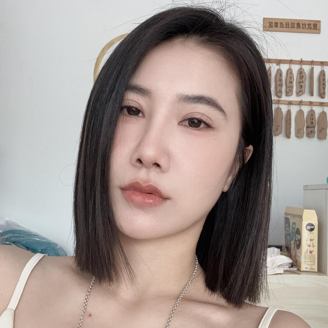 一家卖衣服的咖啡店