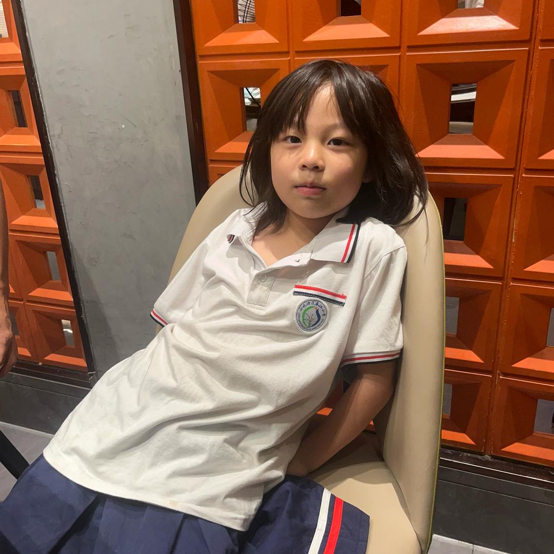 阿龙、君怡爸爸