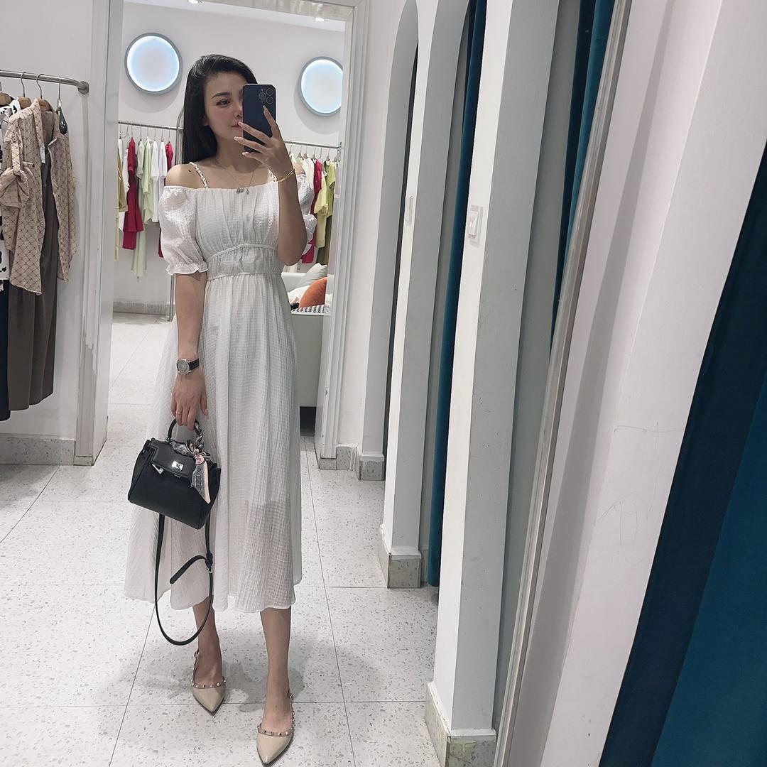 女装店的小主（玲玲）