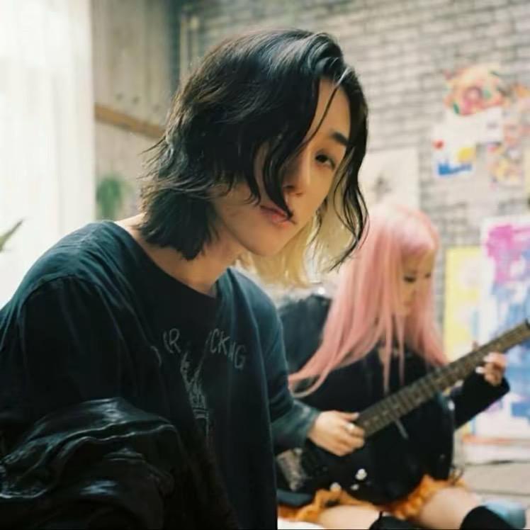 物是人非