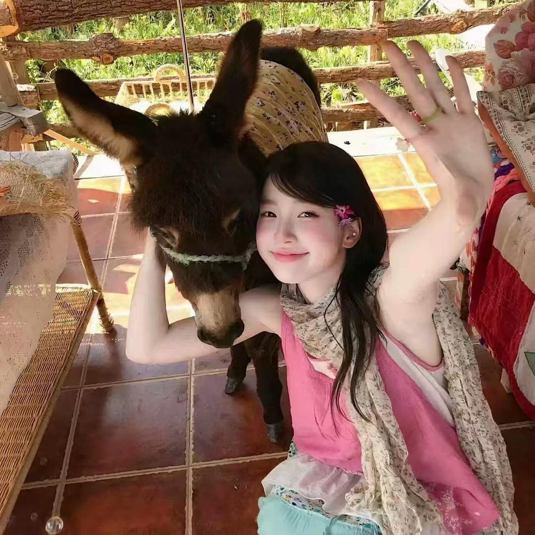 雯^