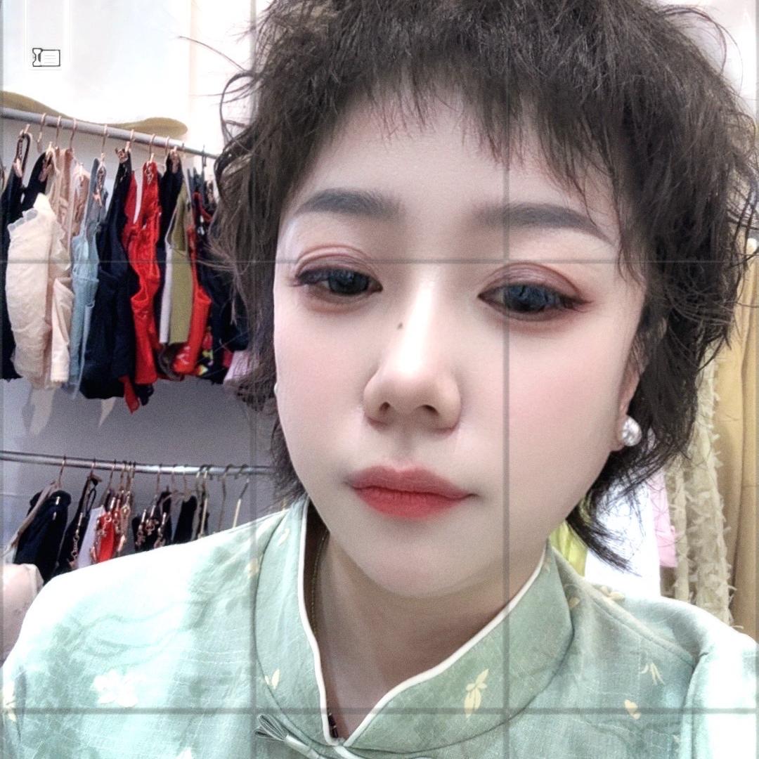 饶河县火火大码女装店