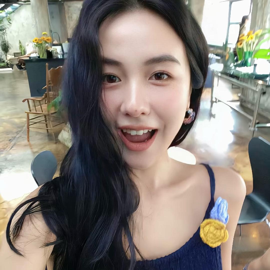 •捏我小肥脸