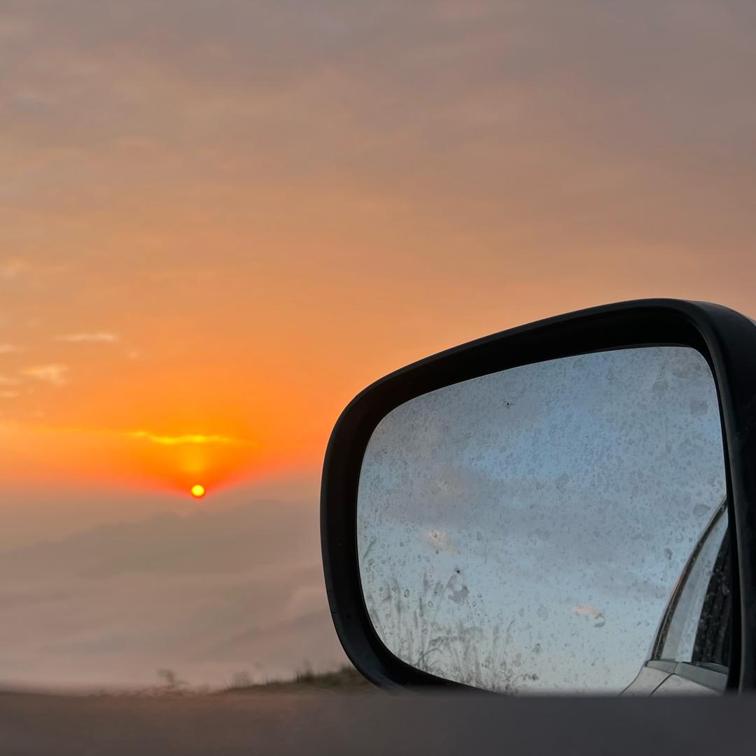 蹲在厕所唱情歌