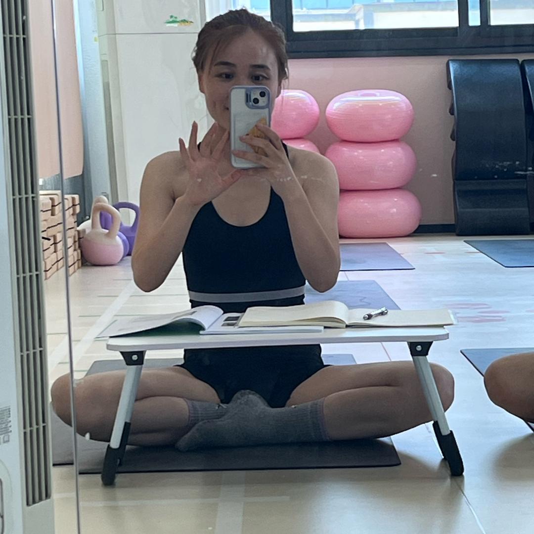 木子（美甲师转行学瑜伽普拉提)