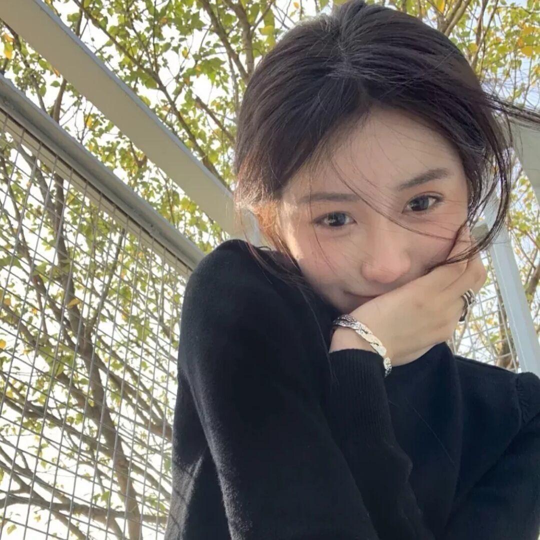 持镜的小孩儿