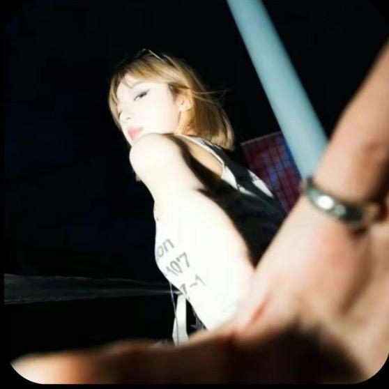 女二