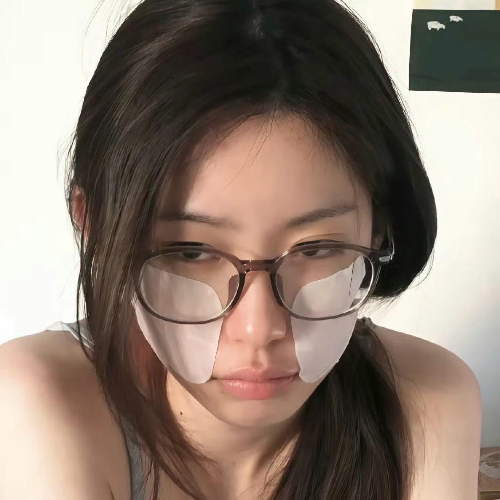 818