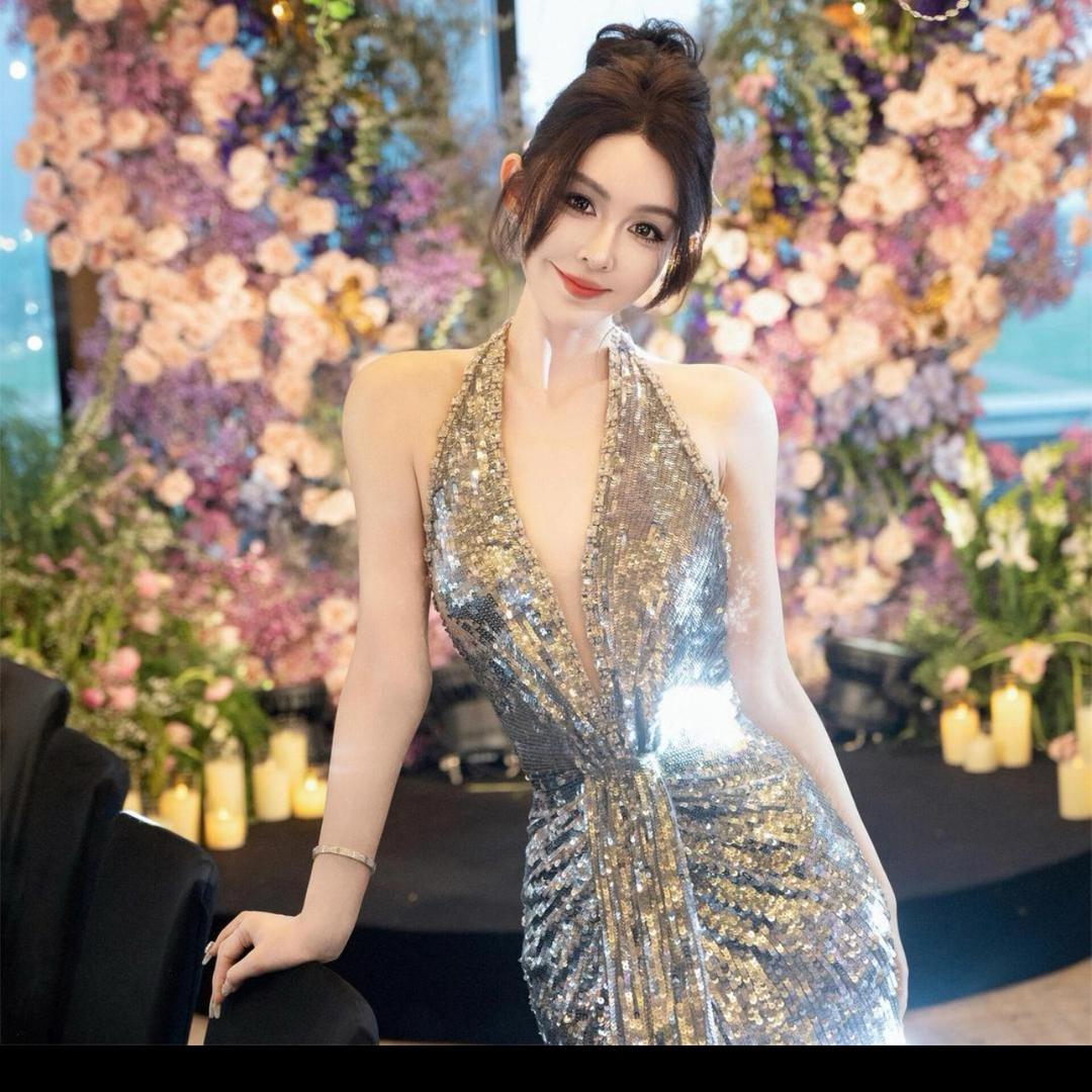 余潇潇👗时尚轻奢穿搭