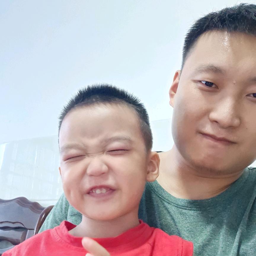 小涛涛的猛男爸爸