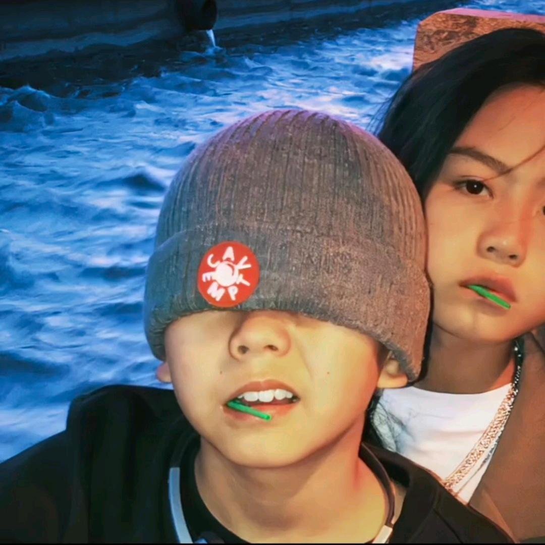 红人馆“黑男孩”@抖音