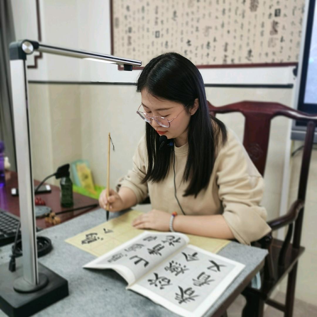 💕教书的刘老师