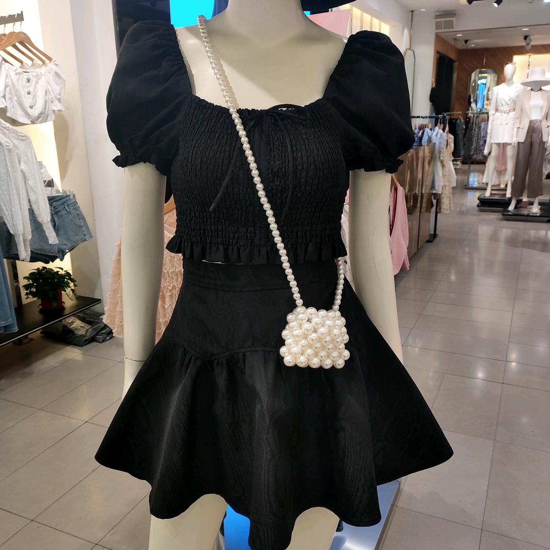超月美服装商行的小店新新服饰