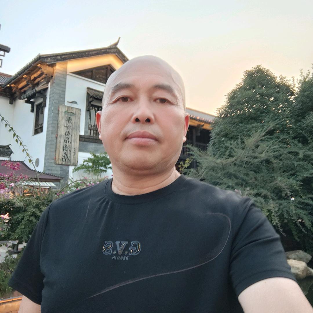 黎哥（爱唱歌）