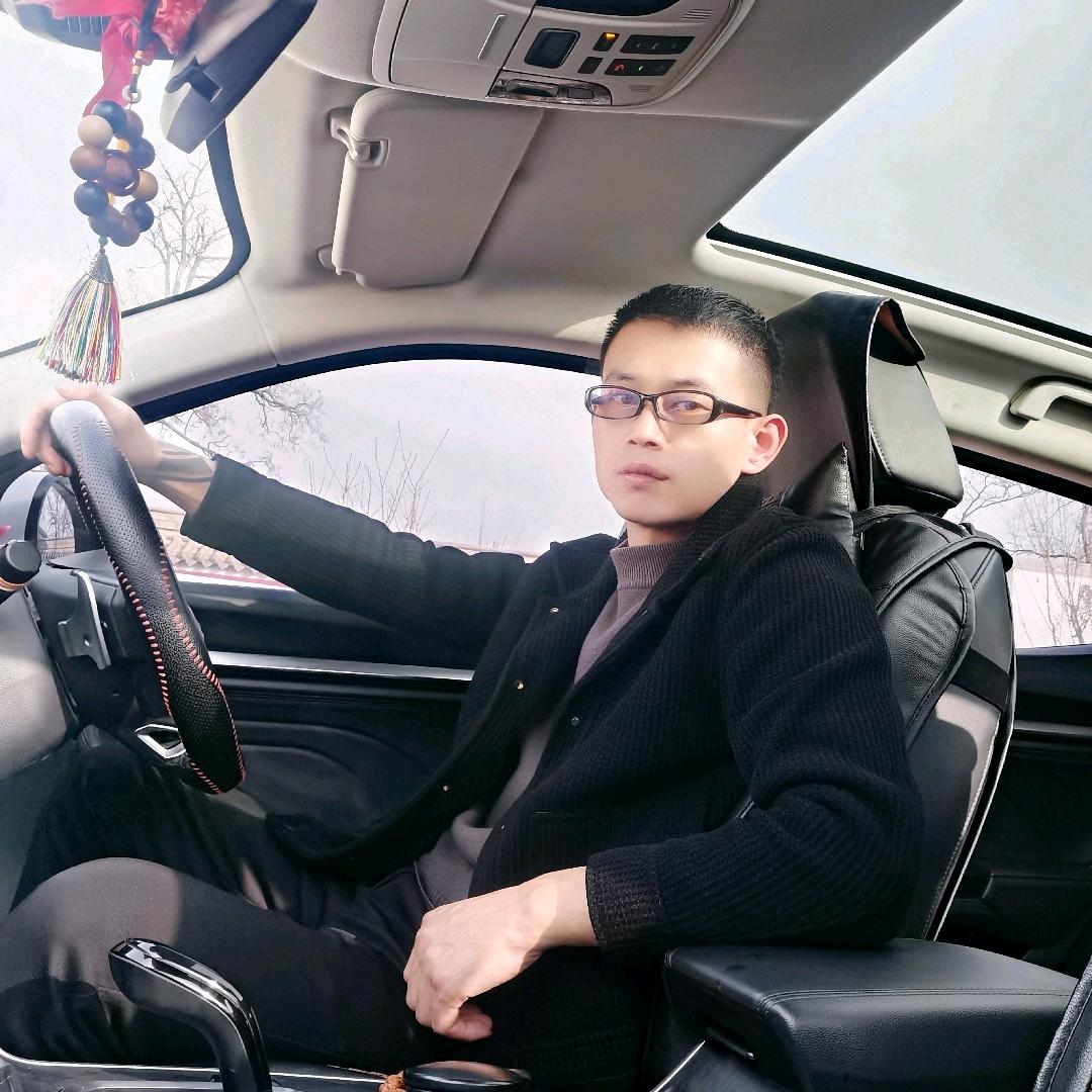 秦安二小对面三轮车
