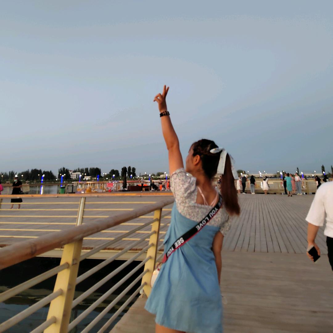 踮起脚尖靠近阳光