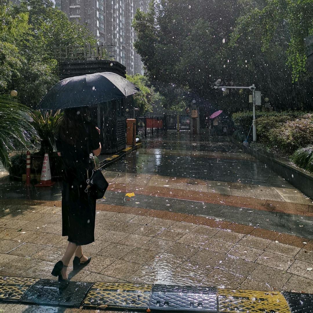 小哭包(ಡωಡ)