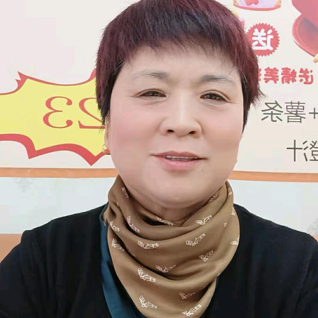 靳小小