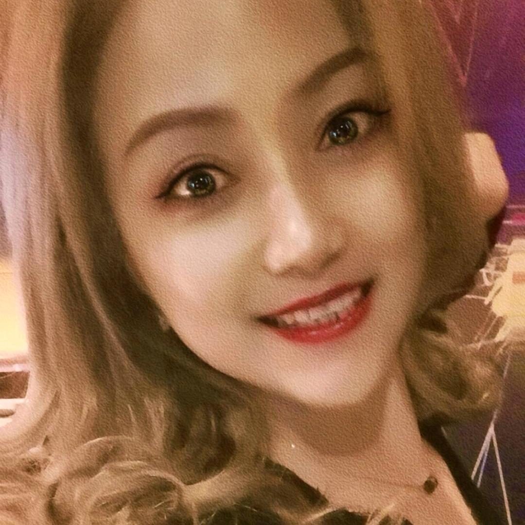 华