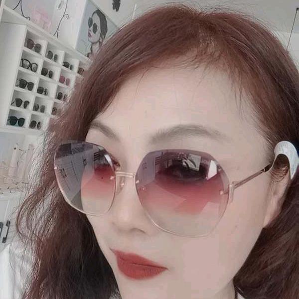 清澈眼镜行