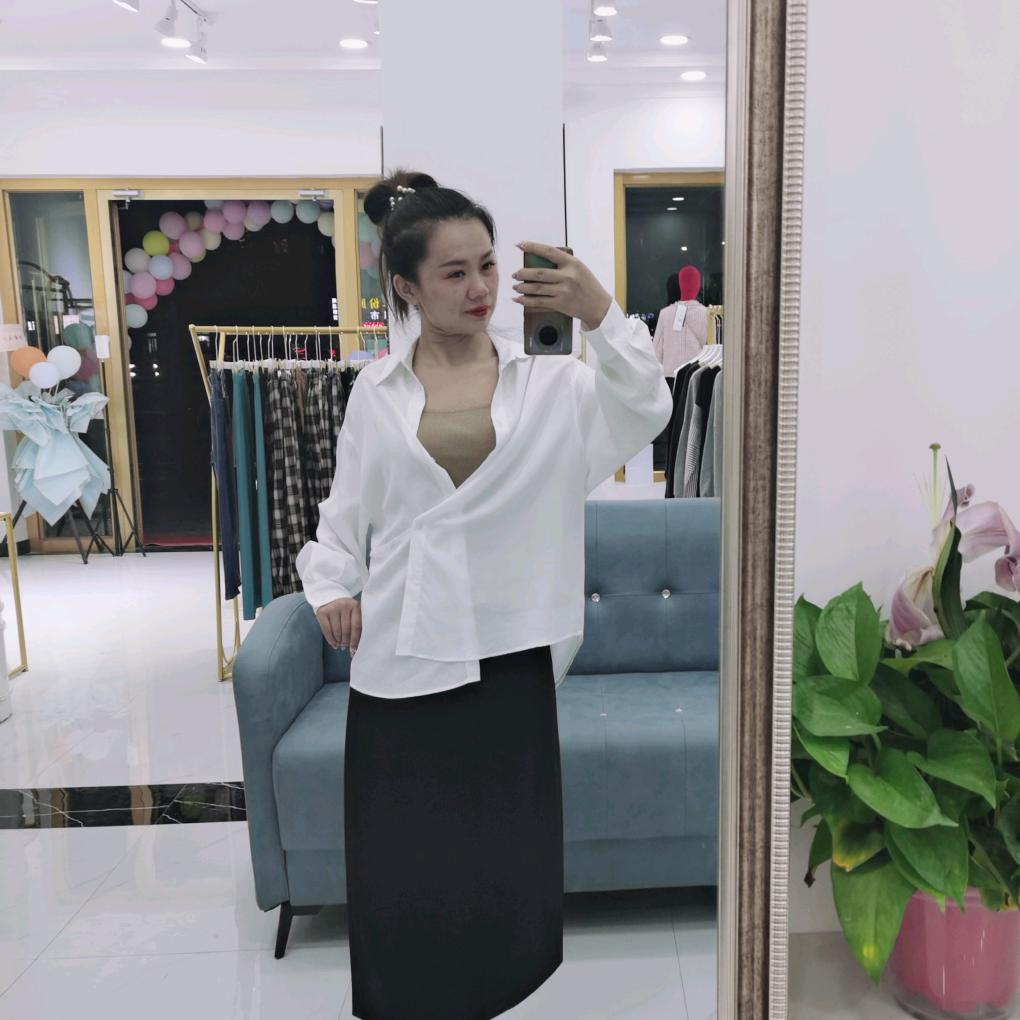 阿克苏市兴隆地下街46 号（一汇）女装