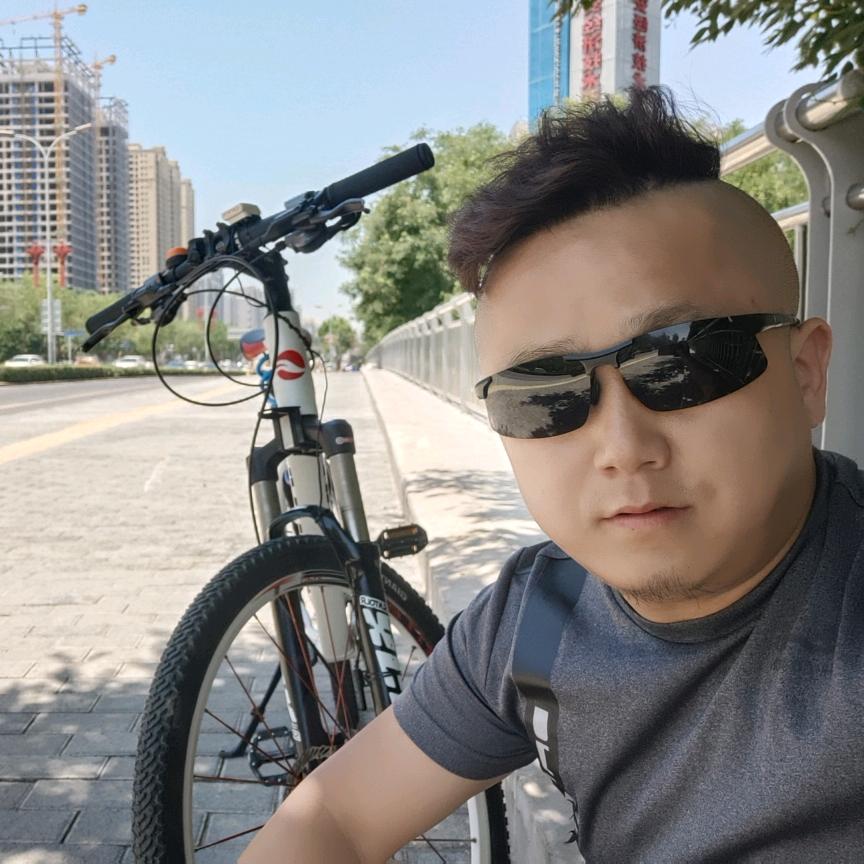 志在四方，@阿勃