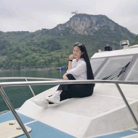90后小姐姐（芳芳）