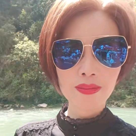 幸福之家，何琼