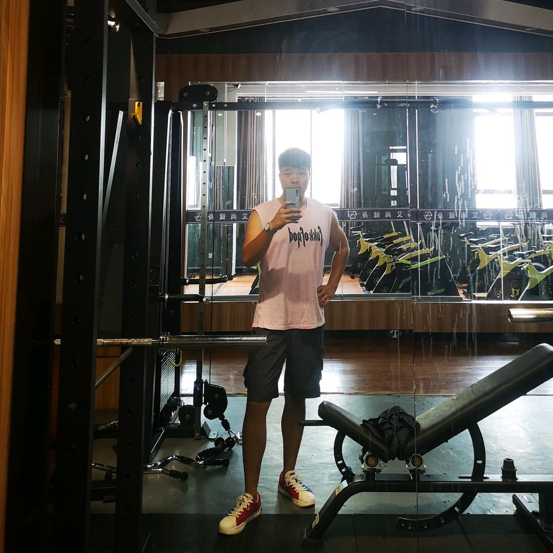 一个正经的游泳教练文艺