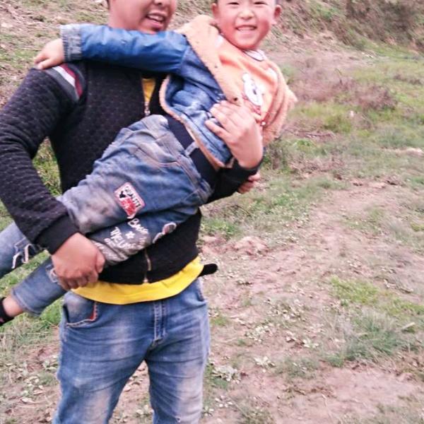 范小虎以勒挖机出租卖沙…