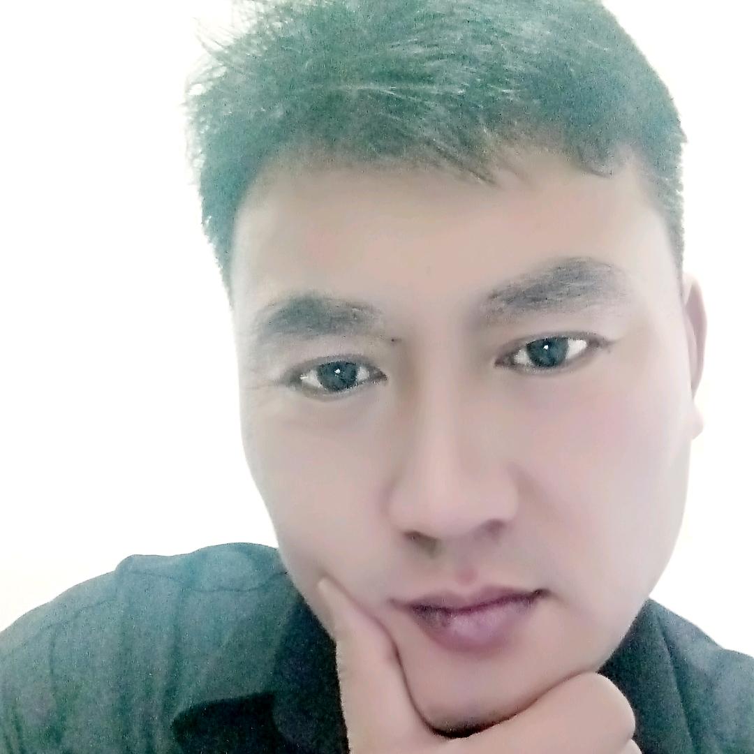 行走在路上的赵哥