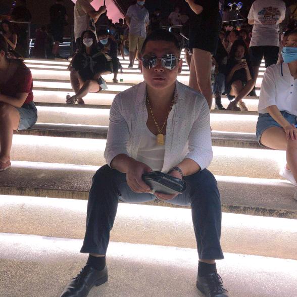 陌上人如玉，公子世无双