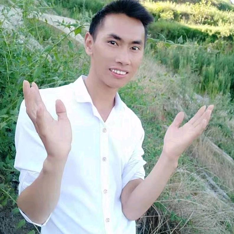 云贵山歌手李旺