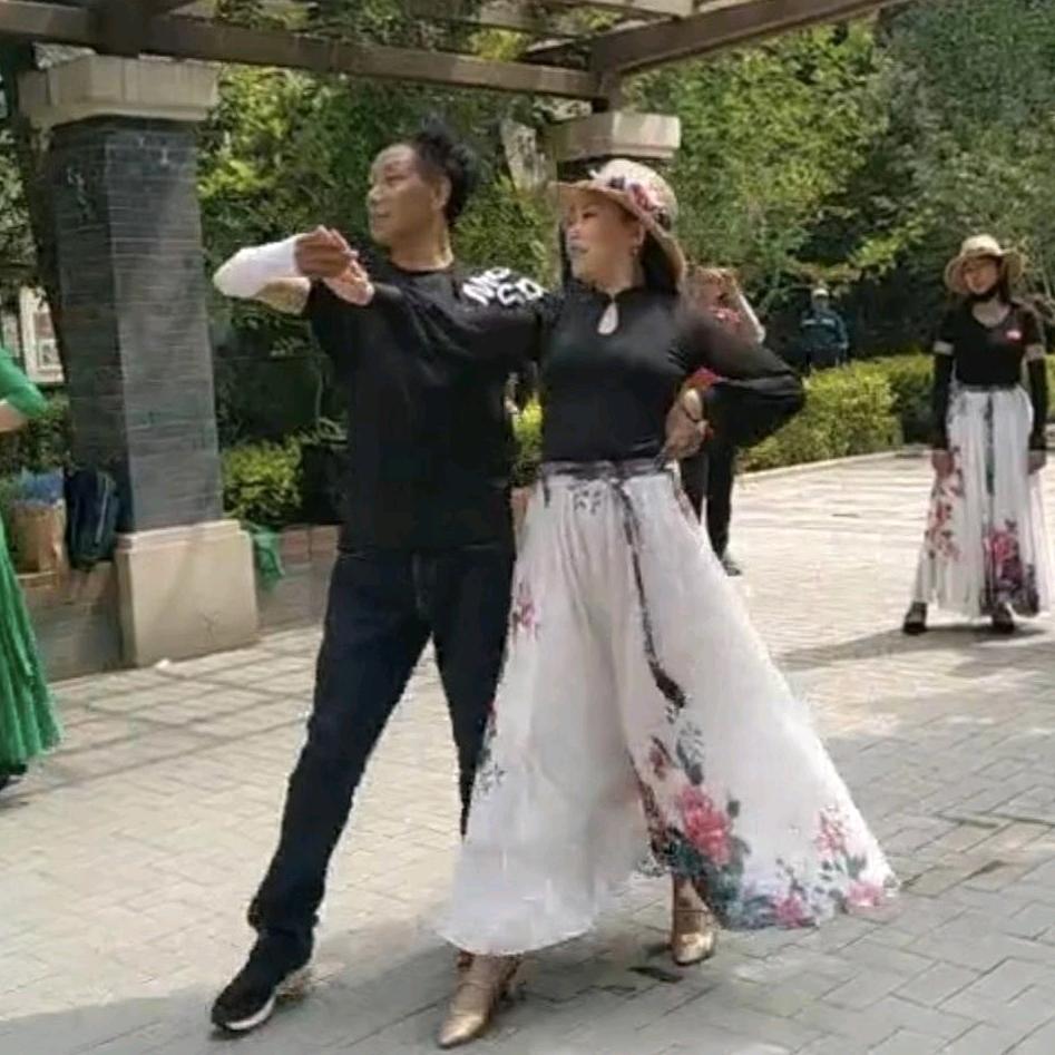 舞者胡中珍