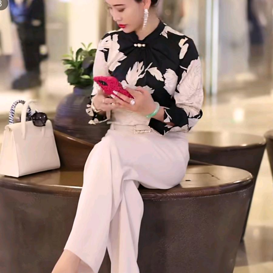 新衣服饰