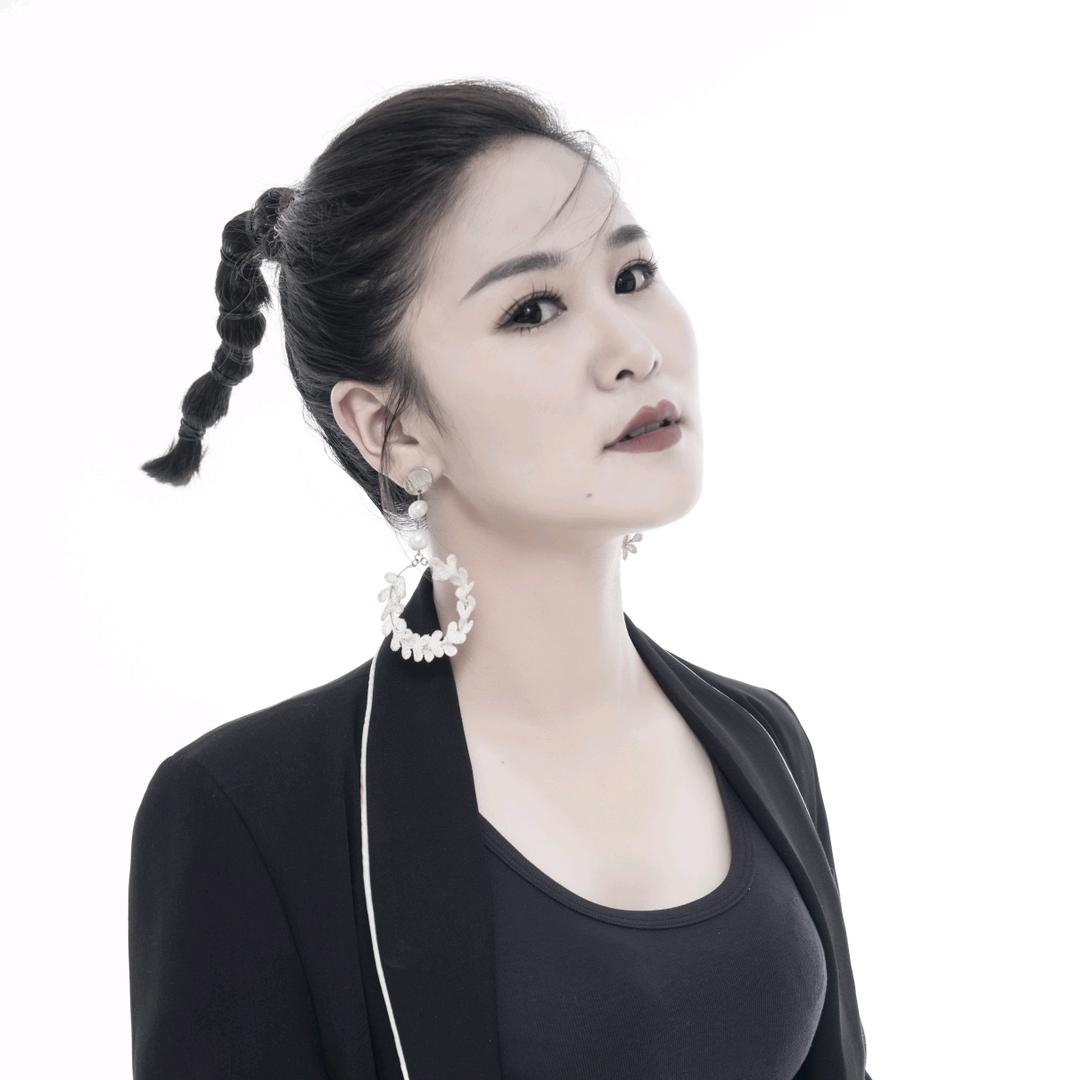 化妆师小伊