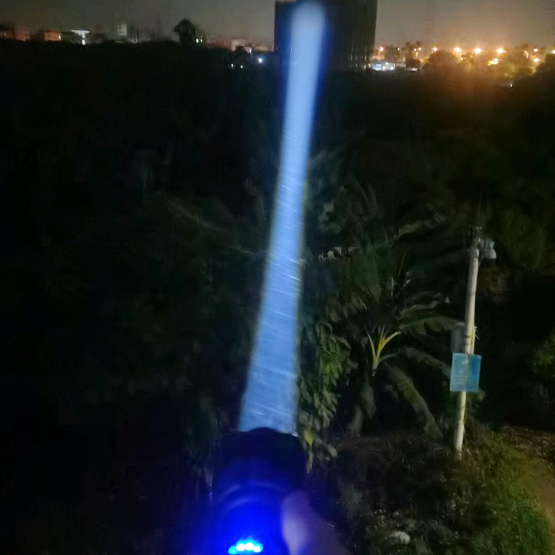 索光者手电照明