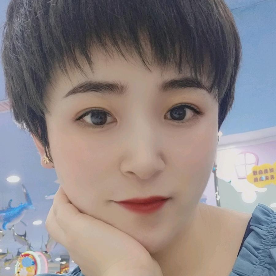 短发姑娘