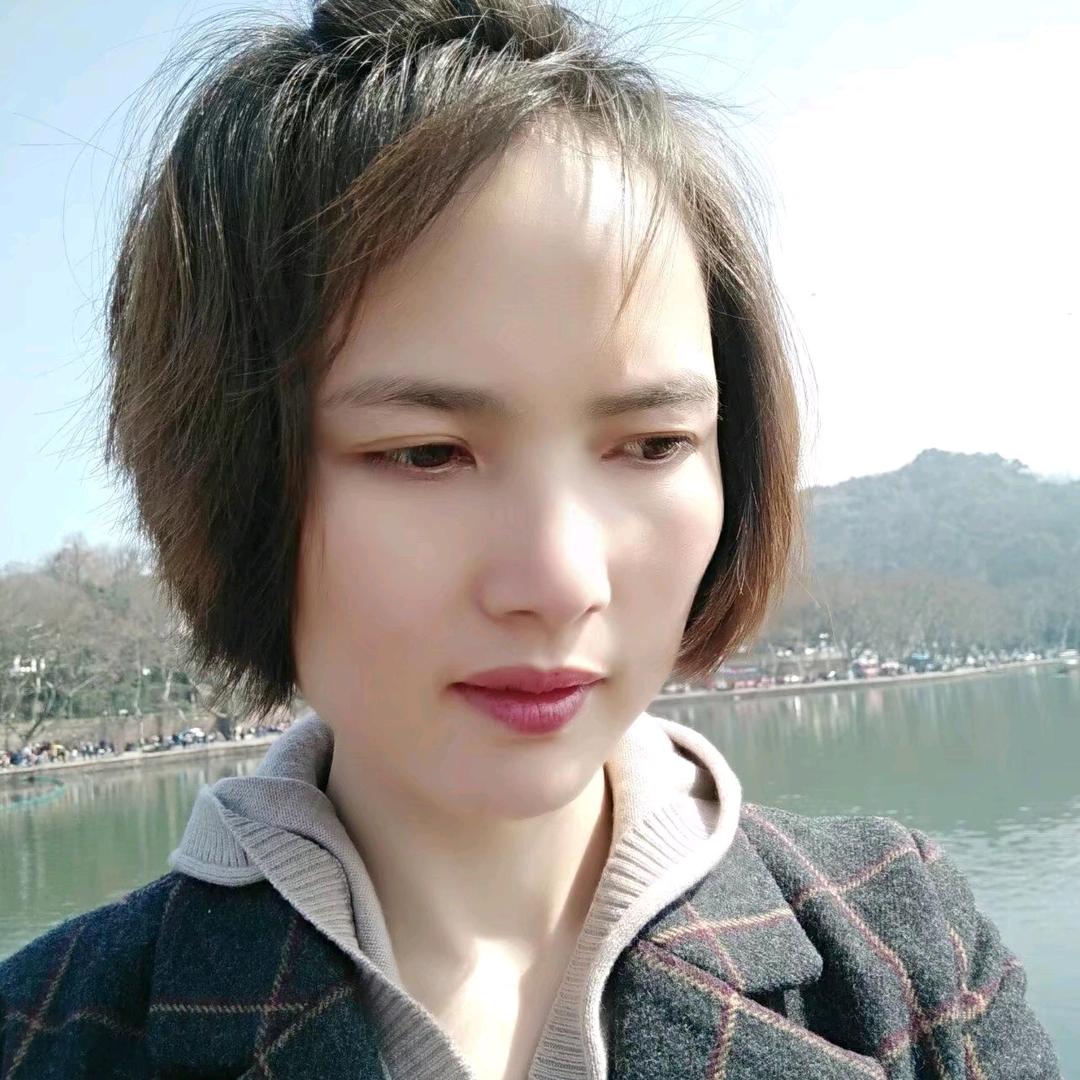 丁暖晴服装店