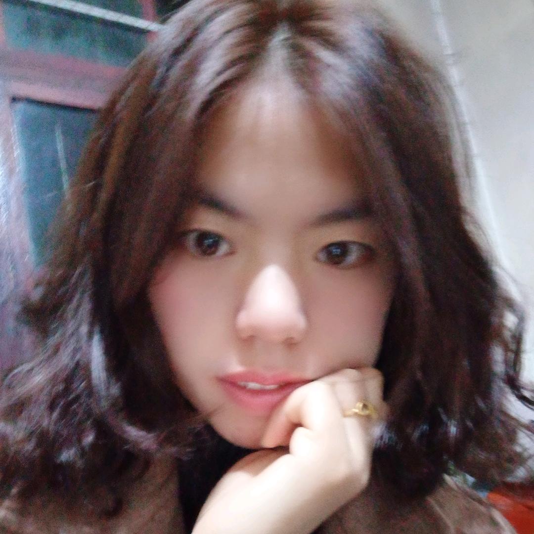 ↘此女人妩媚